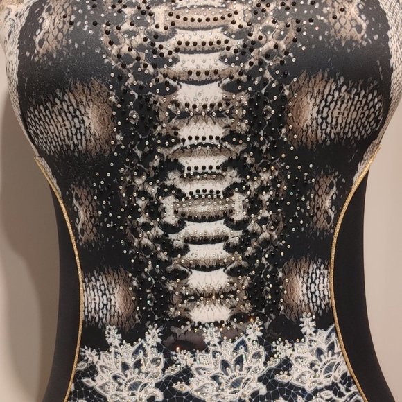 Funky Printed Sleeveless Dress - Picture 6 of 10